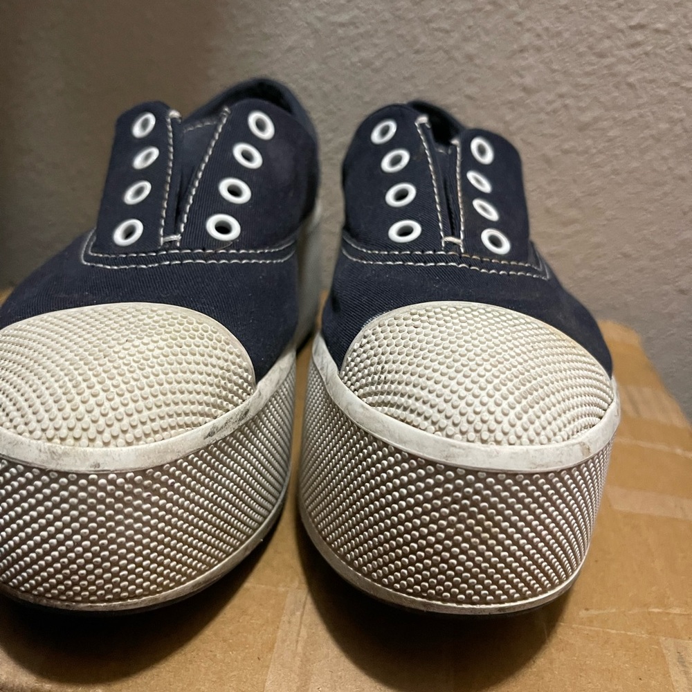 Prada - Picture 2 of 3